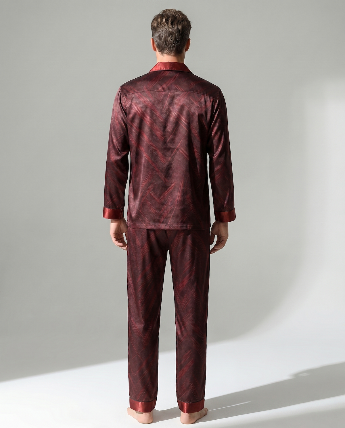 Men’s Silk-Feel Pajama Set – Long Sleeve Satin-Look Sleepwear with Elegant Pattern
